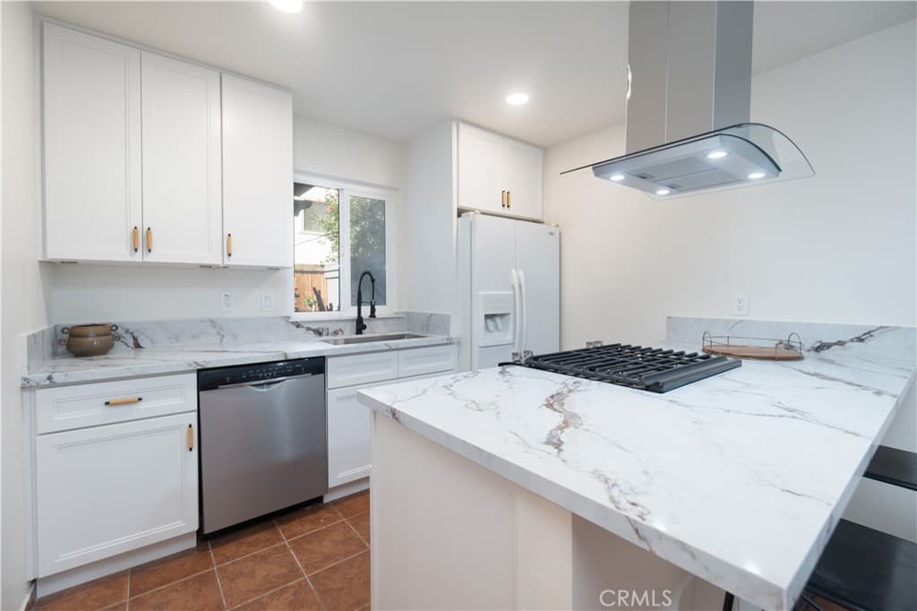 Townhouse at 587 S College, Claremont — photo 5 of 12