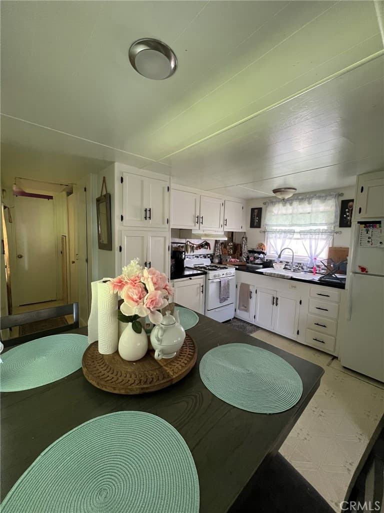 Home at 402 E Foothill Boulevard 67, Pomona — photo 9 of 10