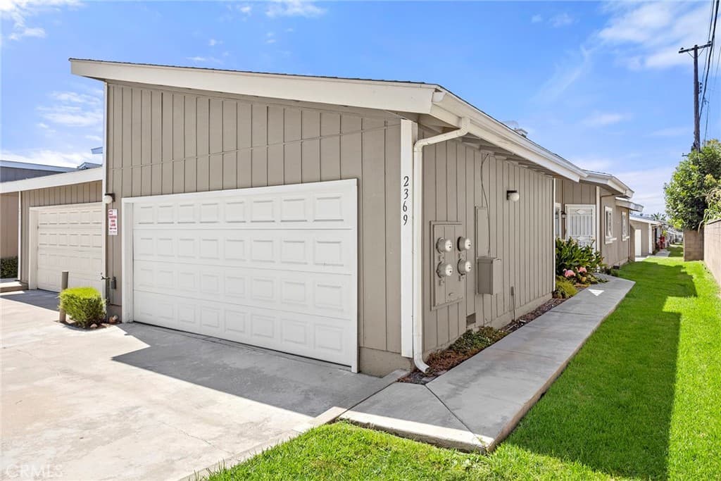 Townhouse at 2369 S Reservoir, Pomona — photo 2 of 12