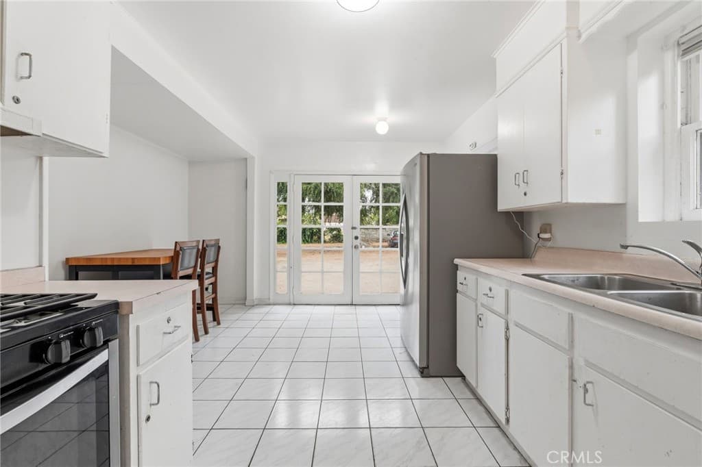 Home at 601 Hacienda, Monrovia — photo 11 of 12