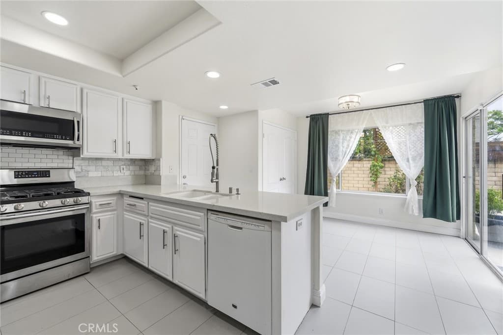 Home at 126 Bloom, Claremont — photo 10 of 12