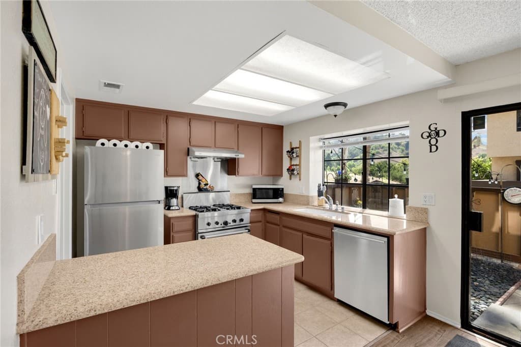 Townhouse at 21725 Laurelrim D, Diamond Bar — photo 9 of 12