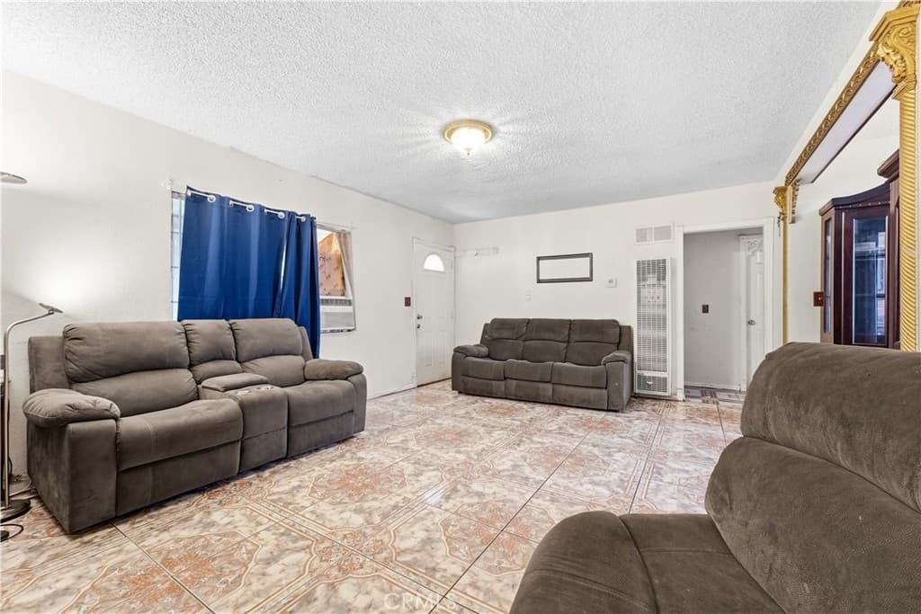Home at 12375 Poinsettia, El Monte — photo 12 of 12