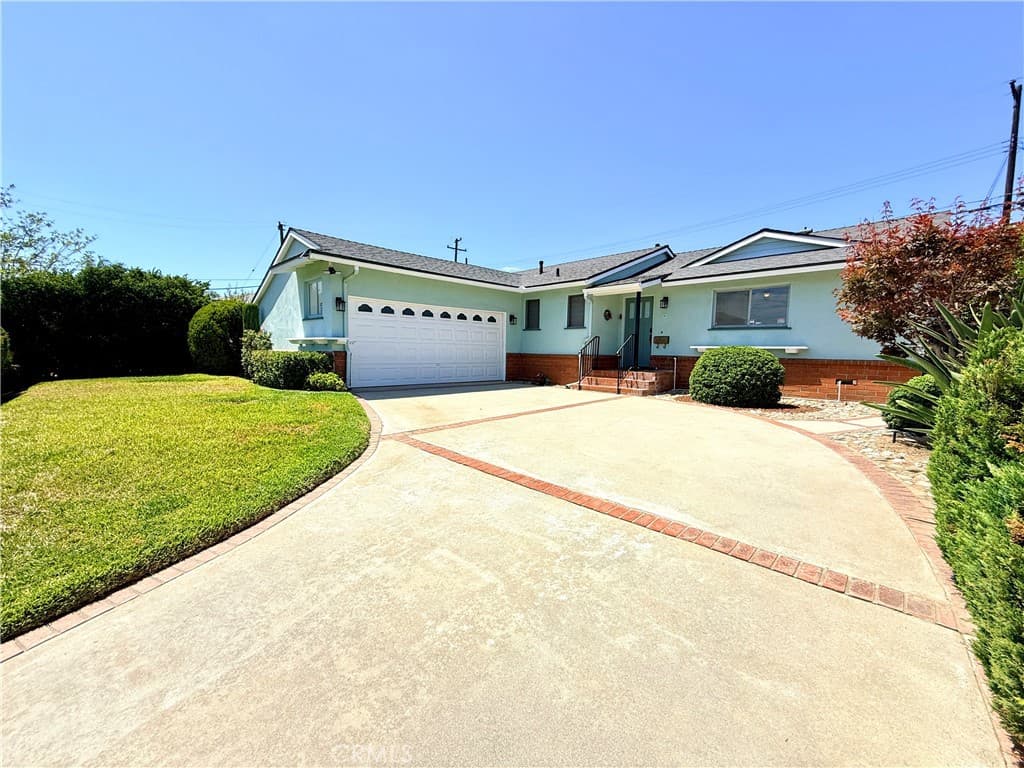 Home at 243 E Harrison Avenue, Pomona — photo 4 of 12