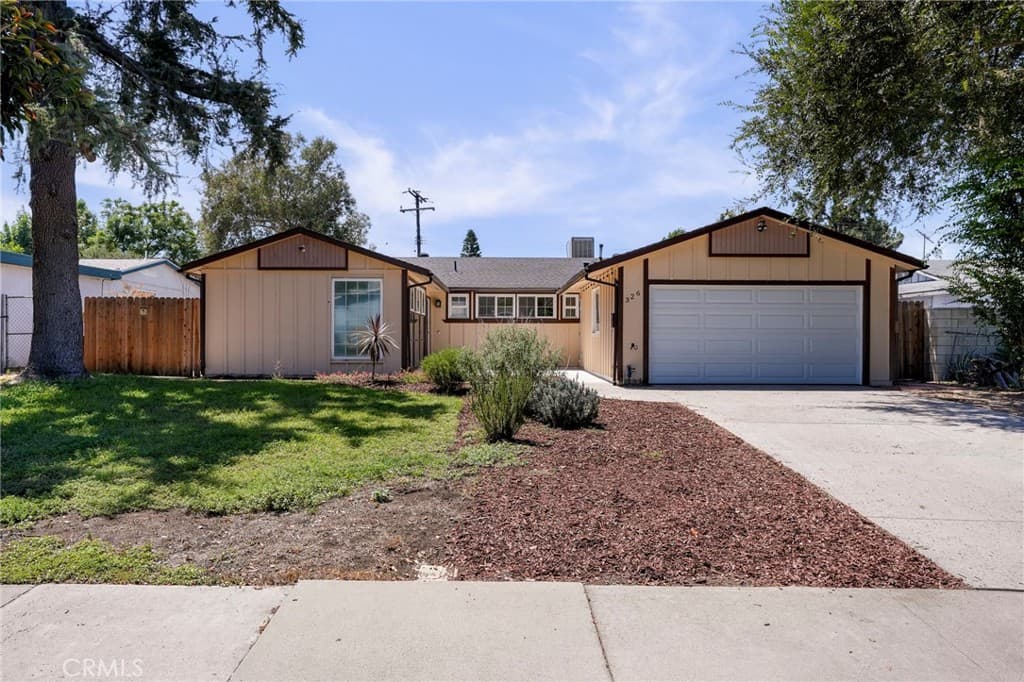 Home at 326 Foxbury Avenue, Pomona — photo 2 of 12