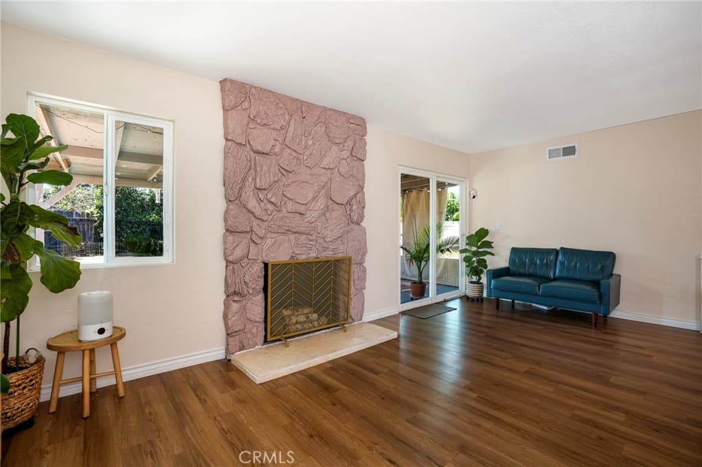 Home at 326 Foxbury Avenue, Pomona — photo 11 of 12