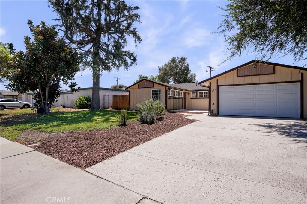 Home at 326 Foxbury Avenue, Pomona — photo 3 of 12