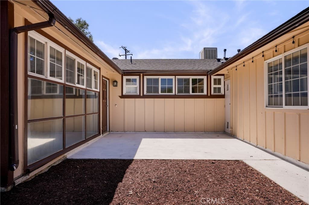 Home at 326 Foxbury Avenue, Pomona — photo 4 of 12