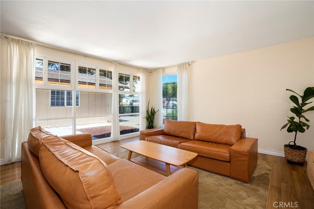 Home at 326 Foxbury Avenue, Pomona — photo 7 of 12