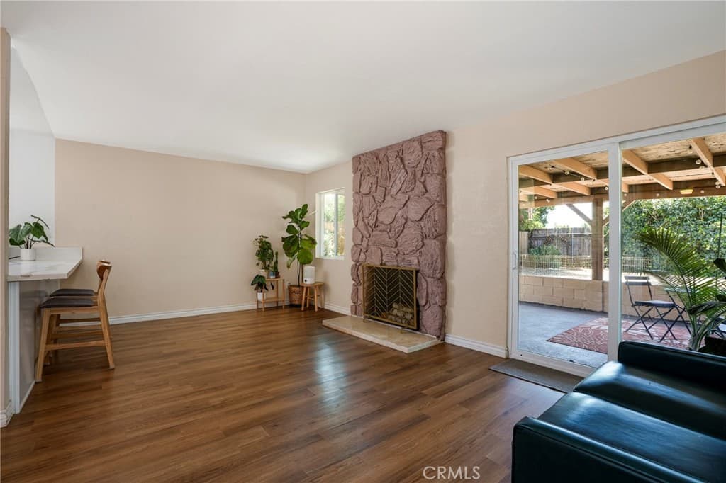 Home at 326 Foxbury Avenue, Pomona — photo 10 of 12