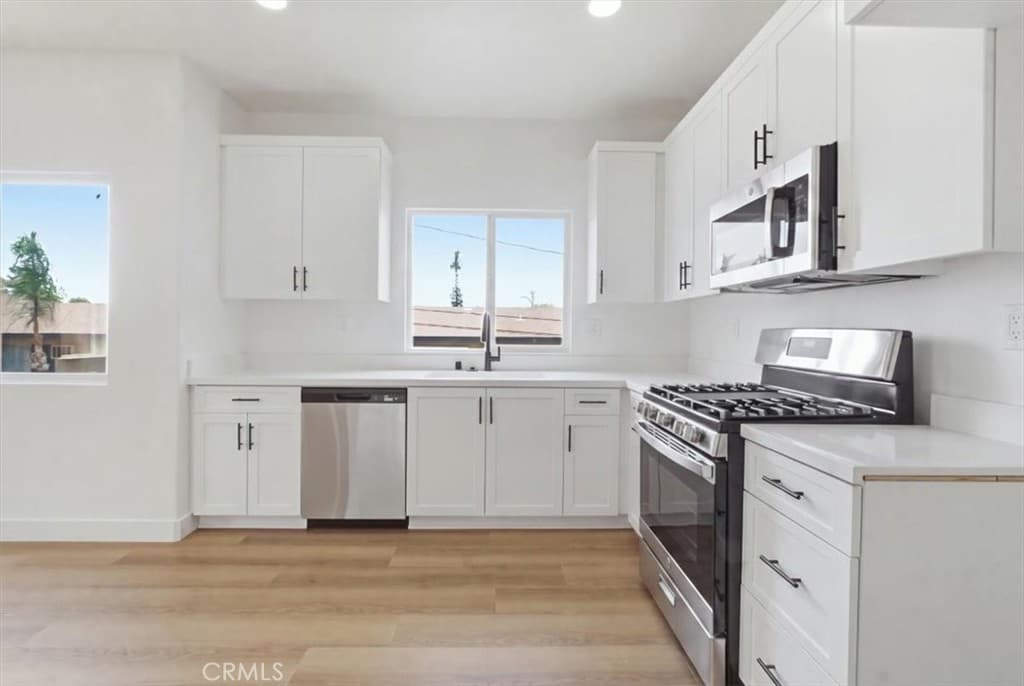 Townhouse at 501 N Lark Ellen H, Covina — photo 6 of 7
