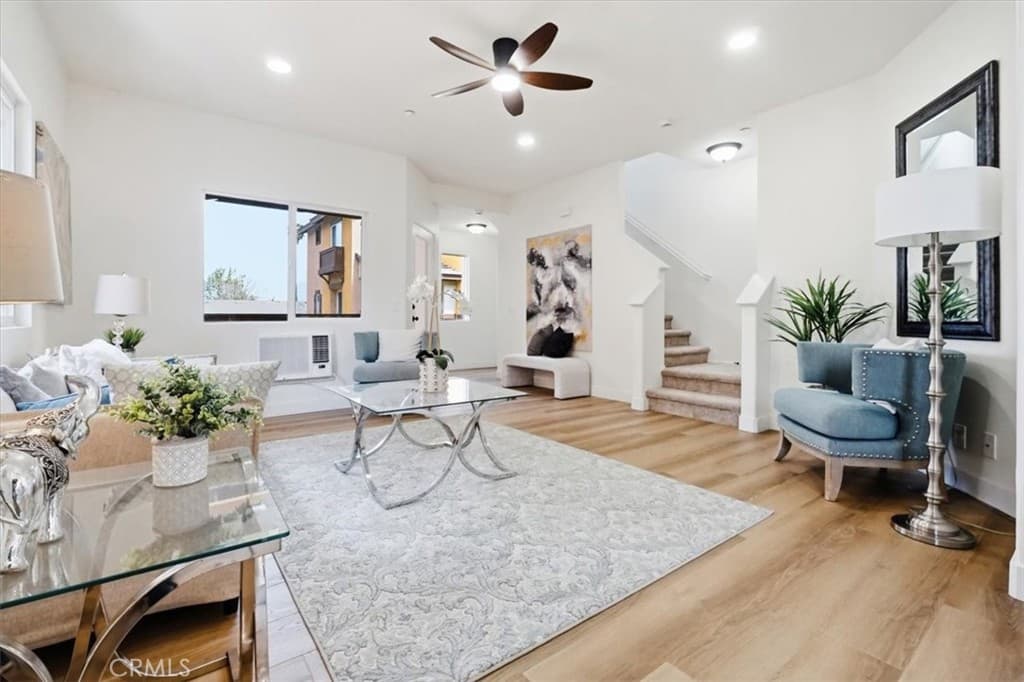Townhouse at 511 N Lark Ellen F, Covina — photo 4 of 12