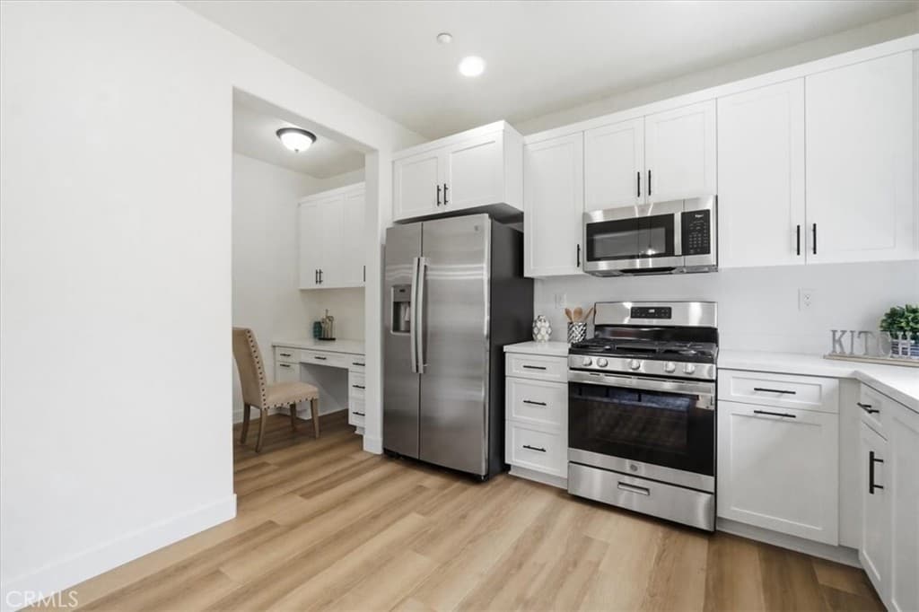 Townhouse at 511 N Lark Ellen F, Covina — photo 6 of 12
