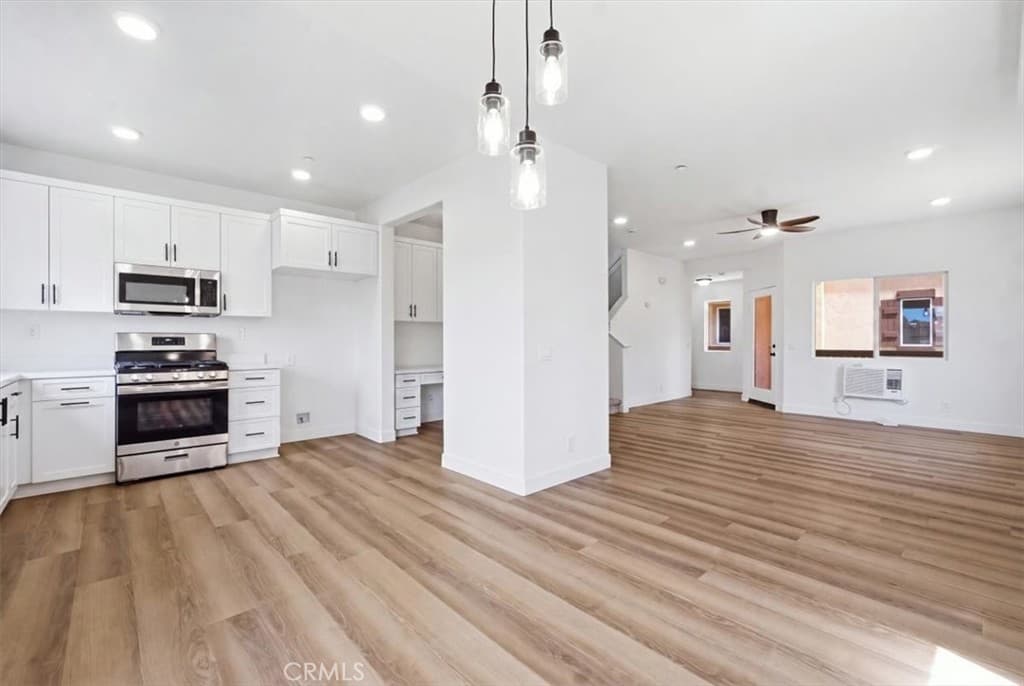 Townhouse at 521 N Lark Ellen D, Covina — photo 2 of 12