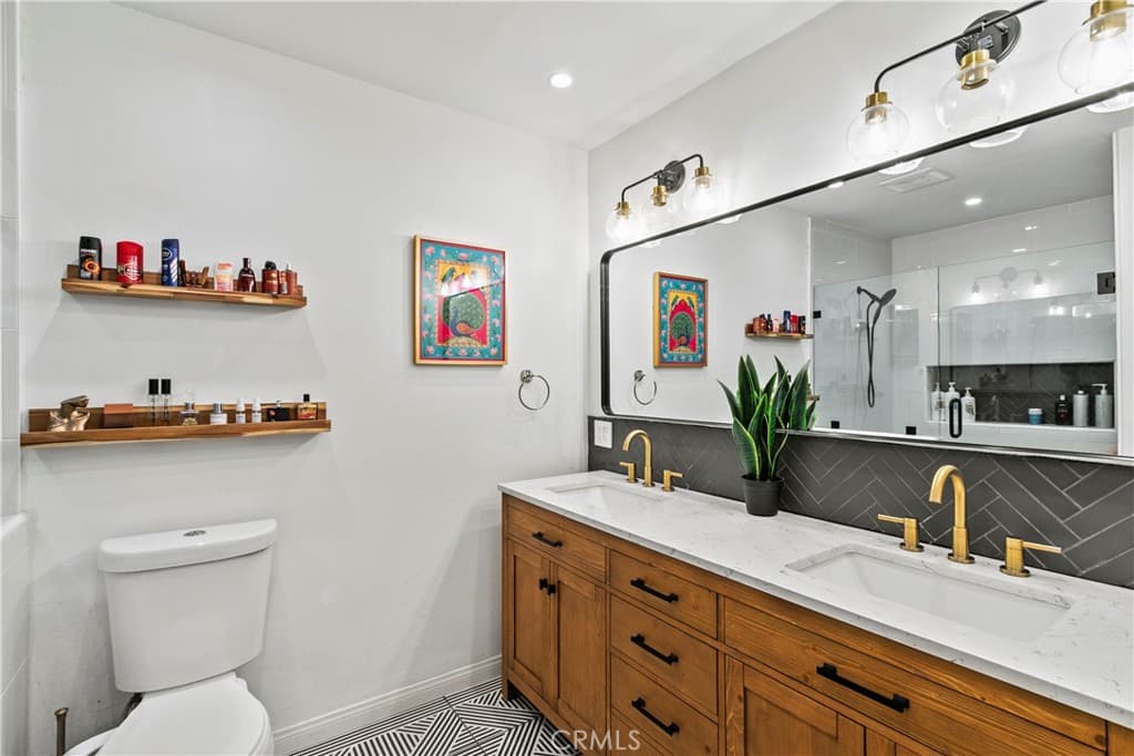 Home at 158 Marywood, Claremont — photo 11 of 12