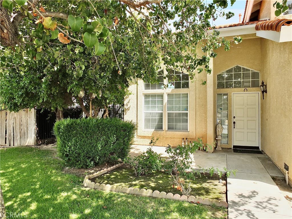Home at 998 Garnet, Pomona — photo 2 of 12