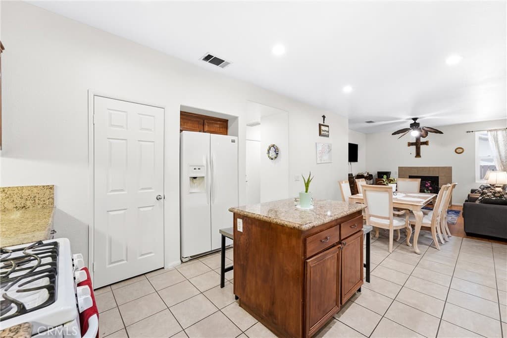 Home at 2822 Parksquare, Pomona — photo 9 of 12