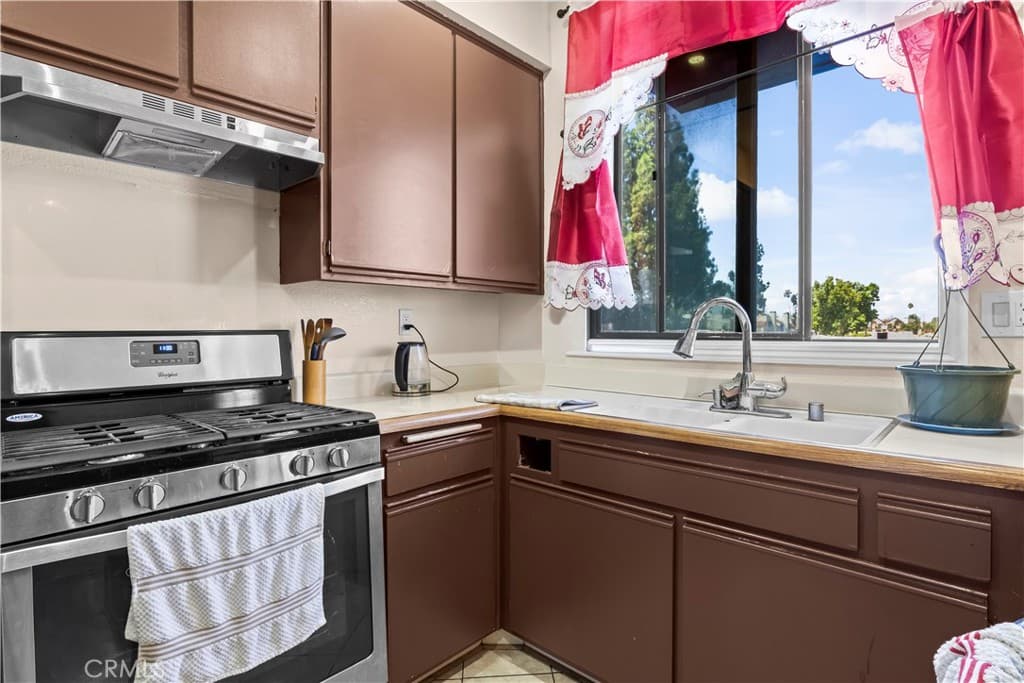 Condo at 622 Park Shadow Court, Baldwin Park — photo 11 of 12