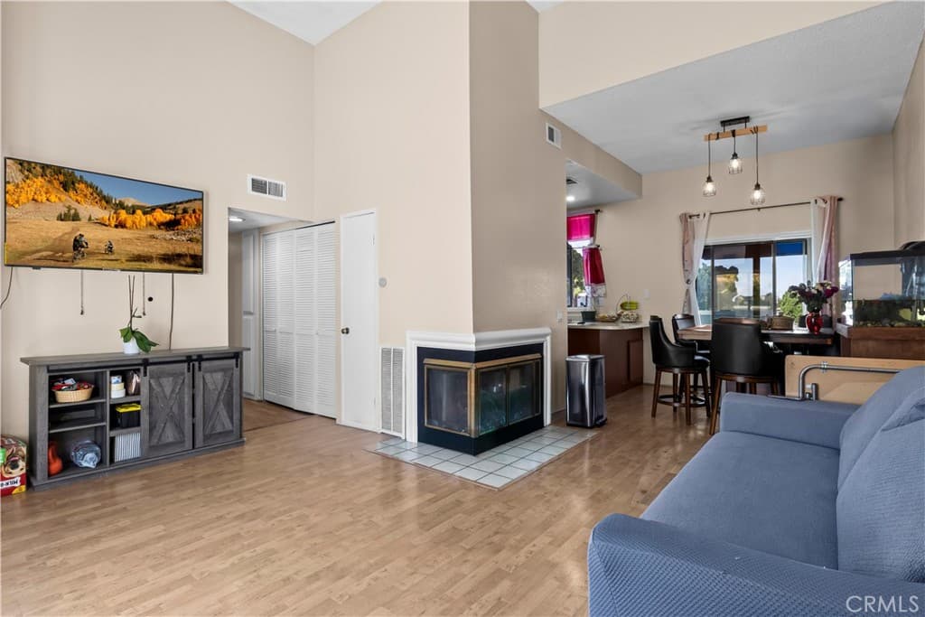 Condo at 622 Park Shadow Court, Baldwin Park — photo 3 of 12