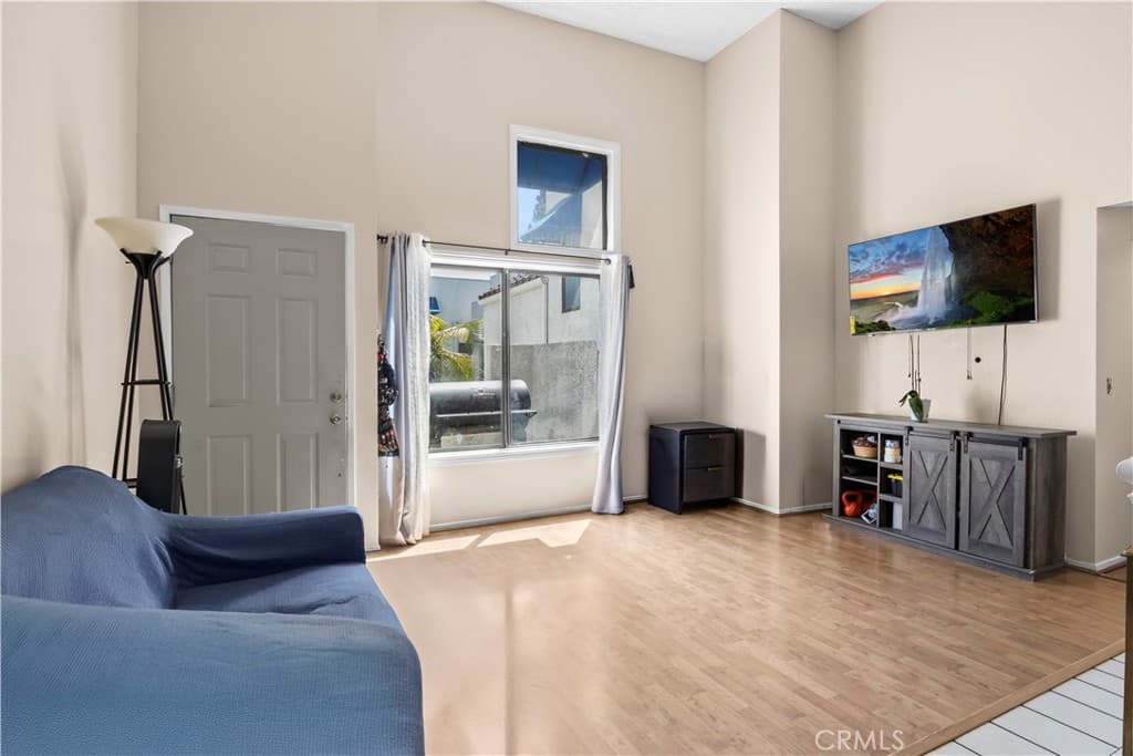 Condo at 622 Park Shadow Court, Baldwin Park — photo 4 of 12