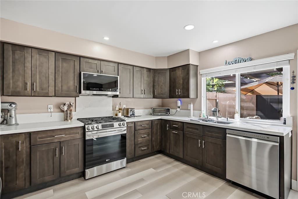 Townhouse at 739 Knollwood Lane, San Dimas — photo 7 of 12
