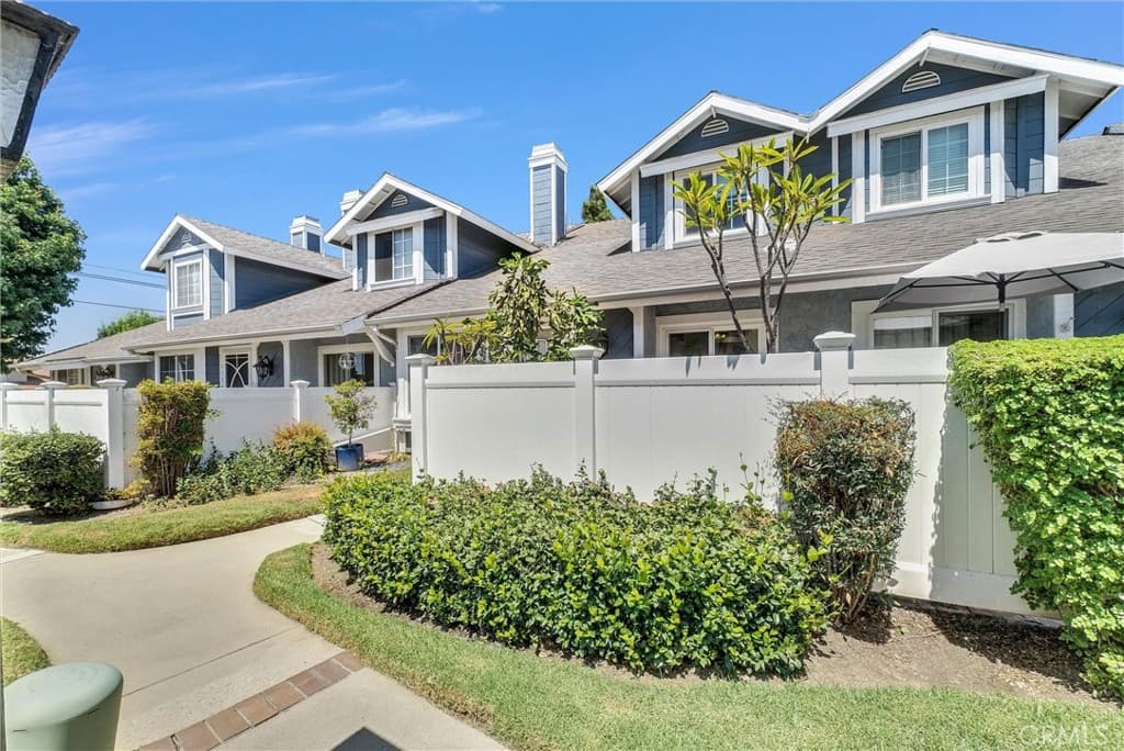 Townhouse at 1178 N Sunflower, Covina — photo 3 of 12