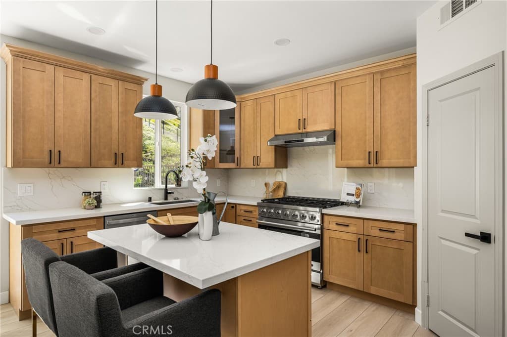 Home at 705 E Lemon Swirl, Azusa — photo 9 of 12