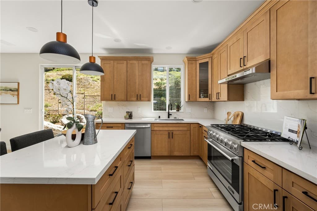 Home at 705 E Lemon Swirl, Azusa — photo 10 of 12