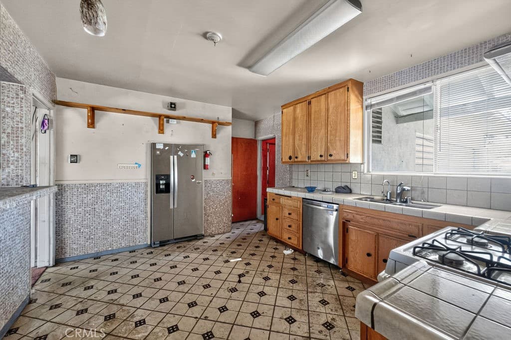 Home at 1116 Essex, Glendora — photo 8 of 12