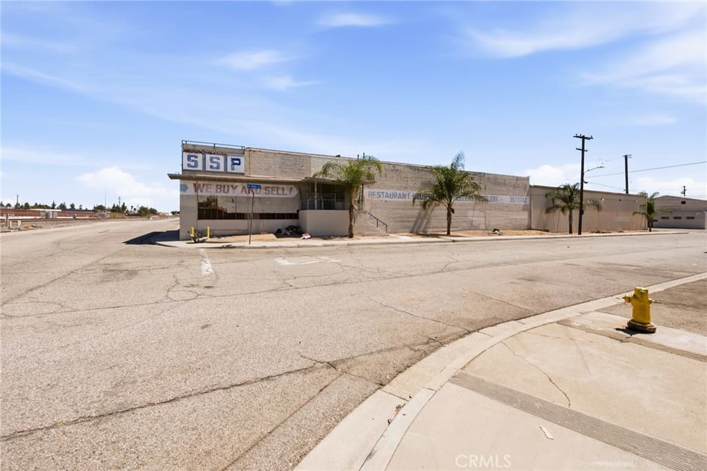 Commercial at 1084 E 1st, Pomona — photo 3 of 12