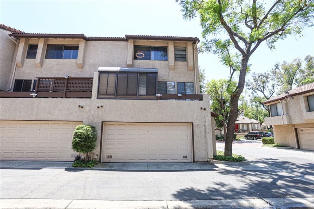 Townhouse at 21 Wildflower, Pomona — photo 2 of 12