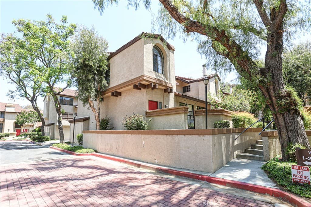 Townhouse at 21 Wildflower, Pomona — photo 3 of 12