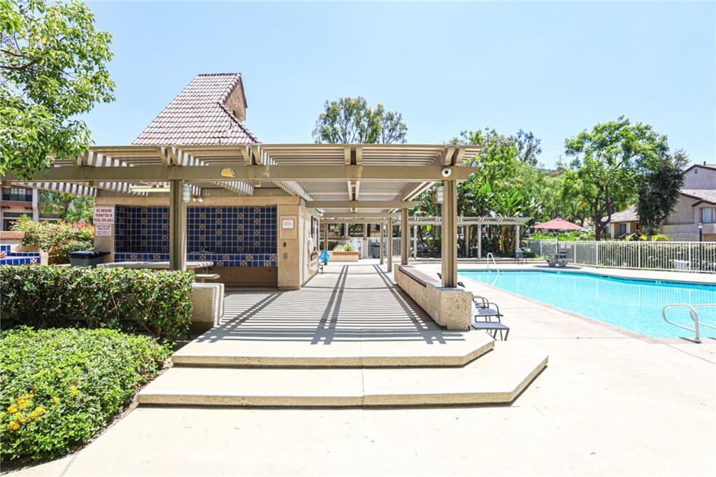 Townhouse at 21 Wildflower, Pomona — photo 4 of 12