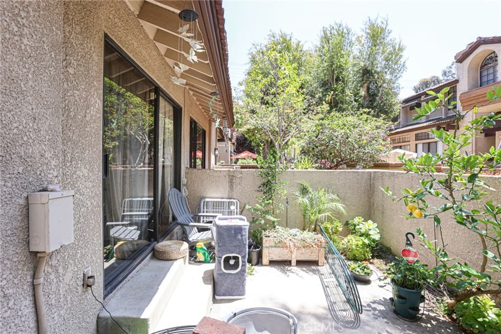 Townhouse at 21 Wildflower, Pomona — photo 7 of 12