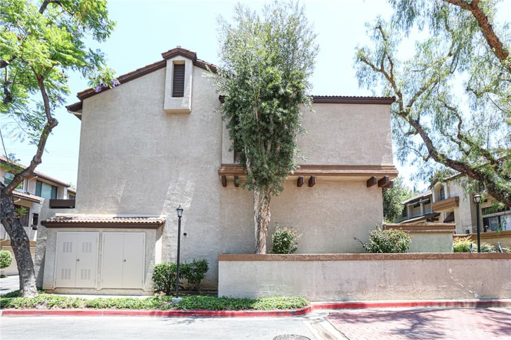 Townhouse at 21 Wildflower, Pomona — photo 8 of 12