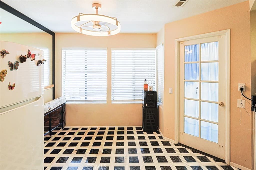 Townhouse at 21 Wildflower, Pomona — photo 10 of 12