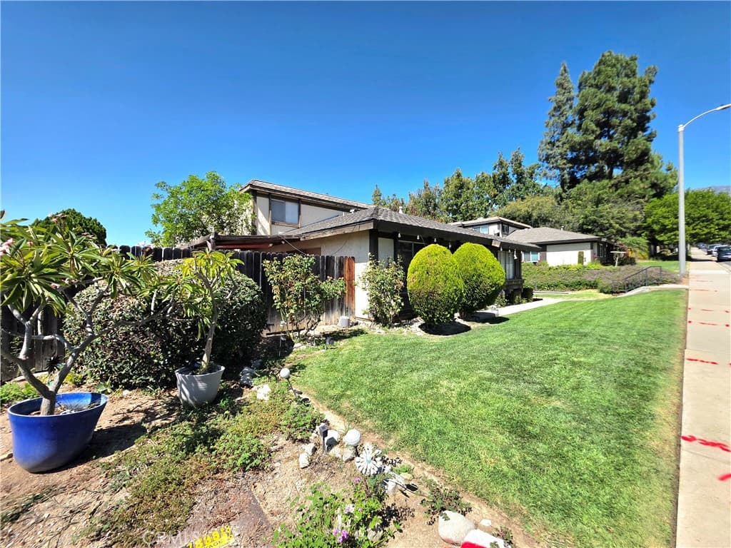 Condo at 1011 Cotter Avenue 12A, Duarte — photo 3 of 12