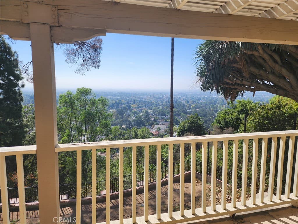 Home at 502 Mesa, Monrovia — photo 3 of 12