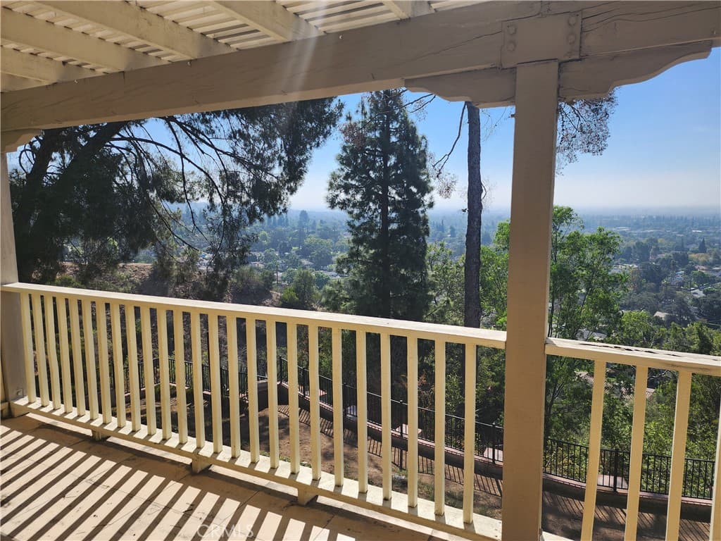 Home at 502 Mesa, Monrovia — photo 4 of 12