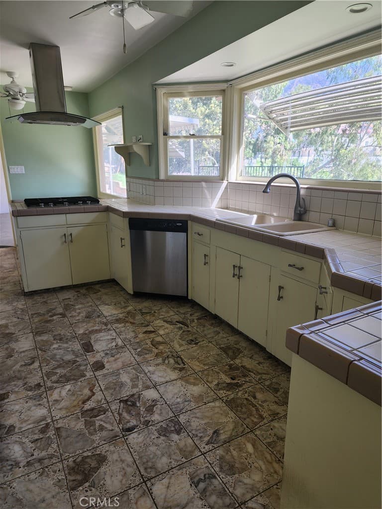 Home at 502 Mesa, Monrovia — photo 6 of 12