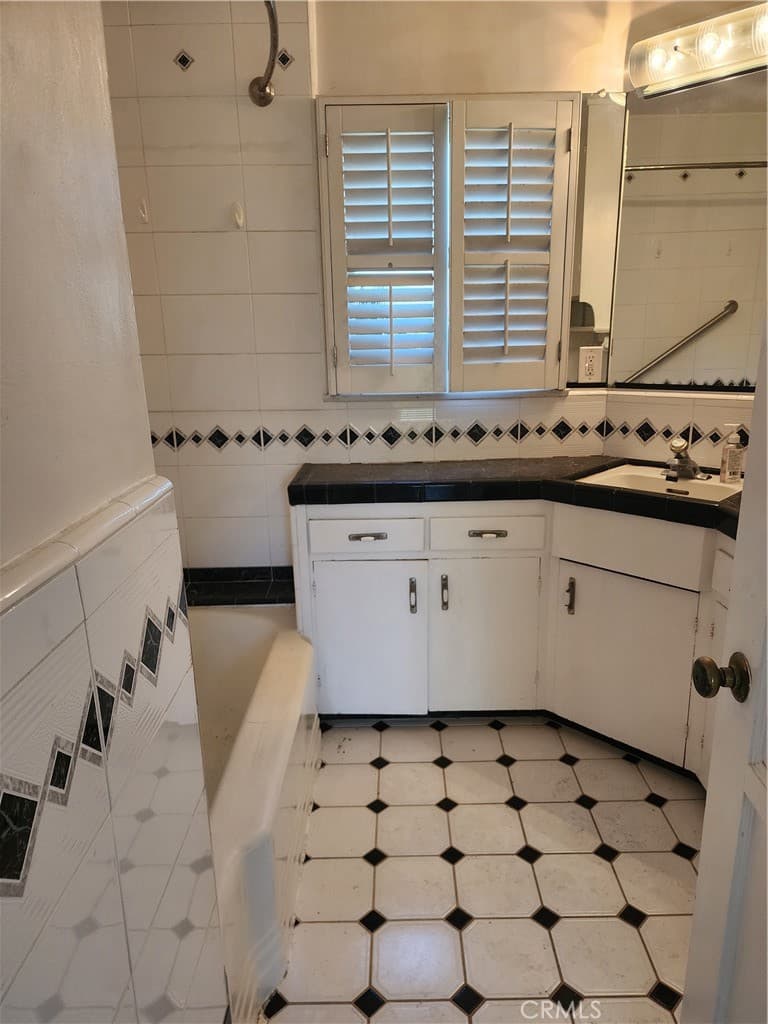 Home at 502 Mesa, Monrovia — photo 9 of 12