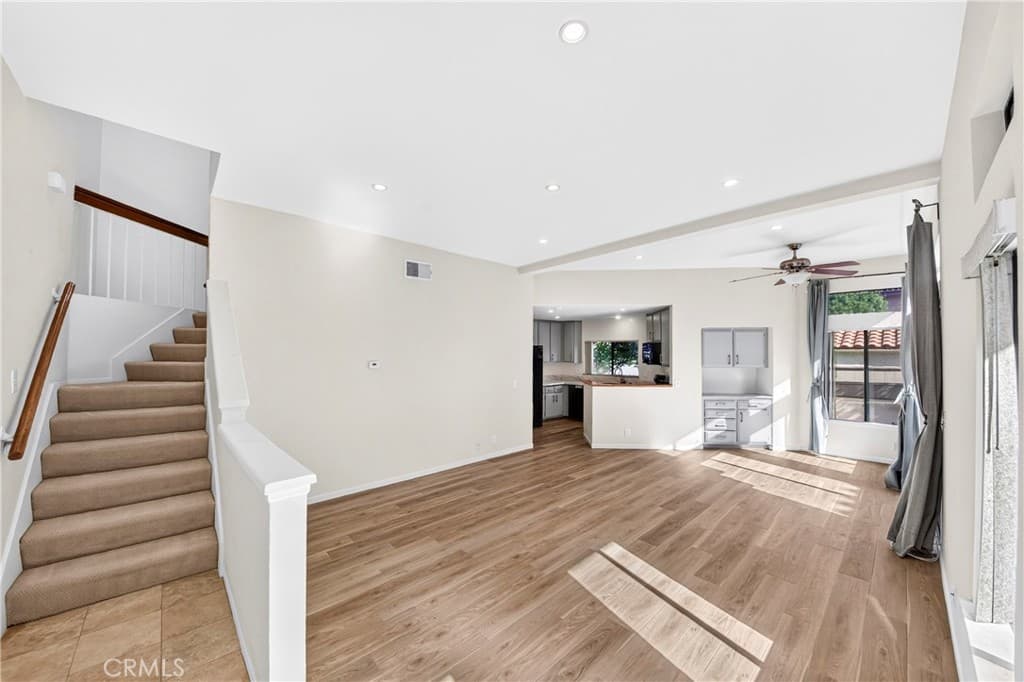 Condo at 25 Willowcrest, Pomona — photo 4 of 12