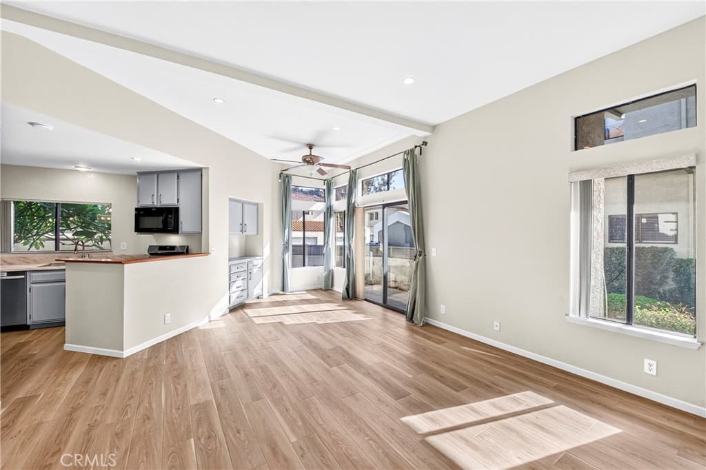Condo at 25 Willowcrest, Pomona — photo 5 of 12