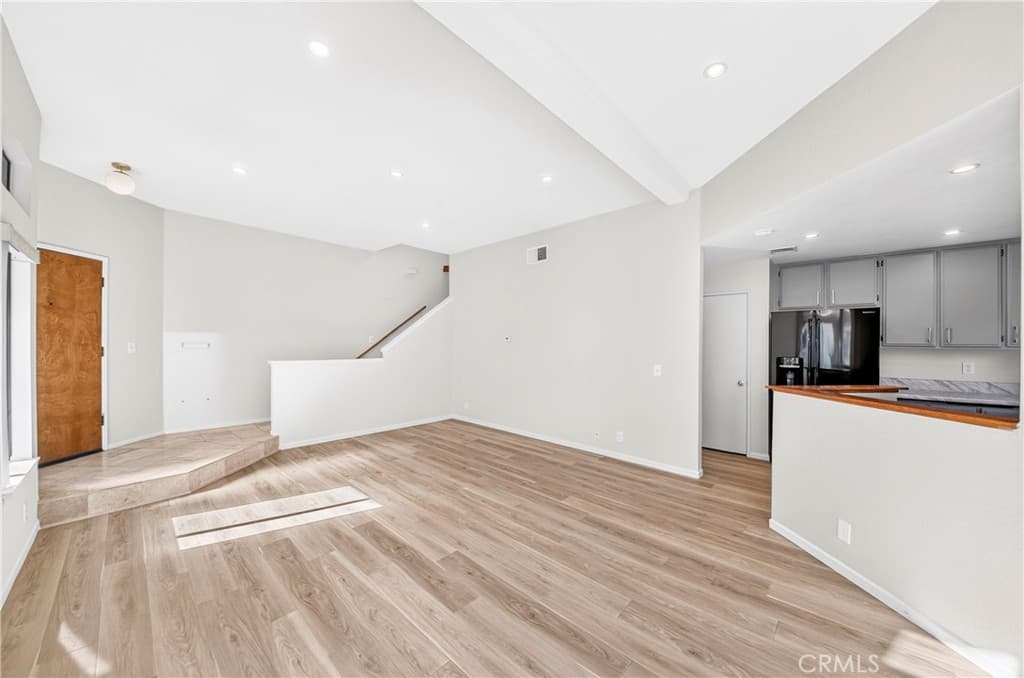 Condo at 25 Willowcrest, Pomona — photo 7 of 12