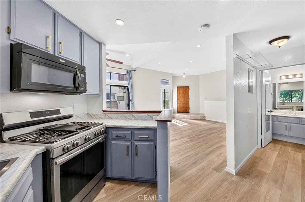 Condo at 25 Willowcrest, Pomona — photo 10 of 12