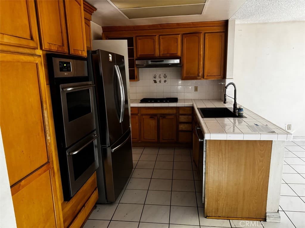 Home at 3 Skyview Circle, Pomona — photo 9 of 12