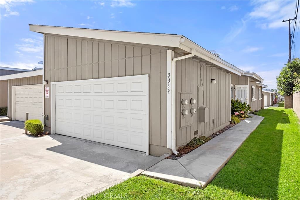Townhouse at 2369 S Reservoir, Pomona — photo 2 of 12