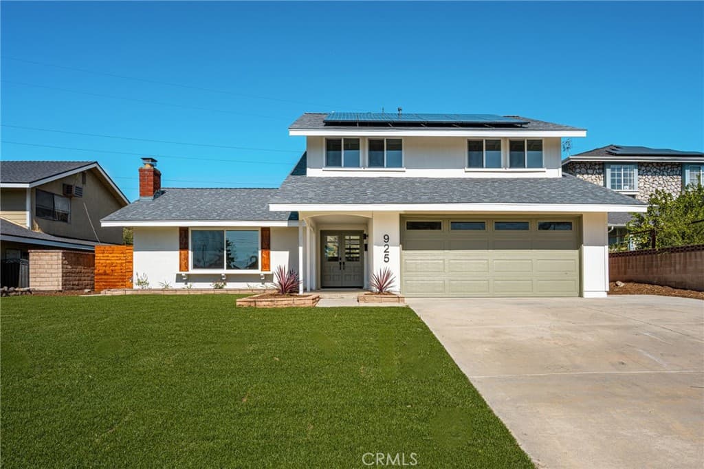 Home at 925 Eastglen, La Verne — photo 1 of 12