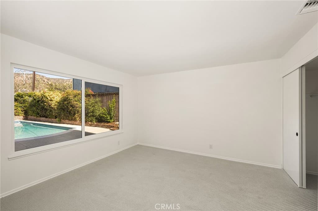 Home at 925 Eastglen, La Verne — photo 11 of 12