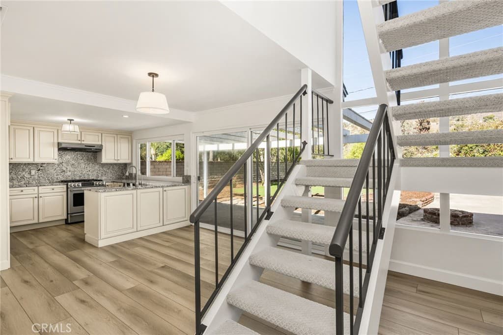 Home at 925 Eastglen, La Verne — photo 12 of 12
